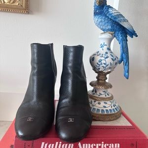 Chanel CC Boots Booties 37.5 IT 7 US BLACK GREY